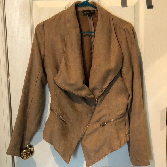 Clothes - Picture 5 of 8